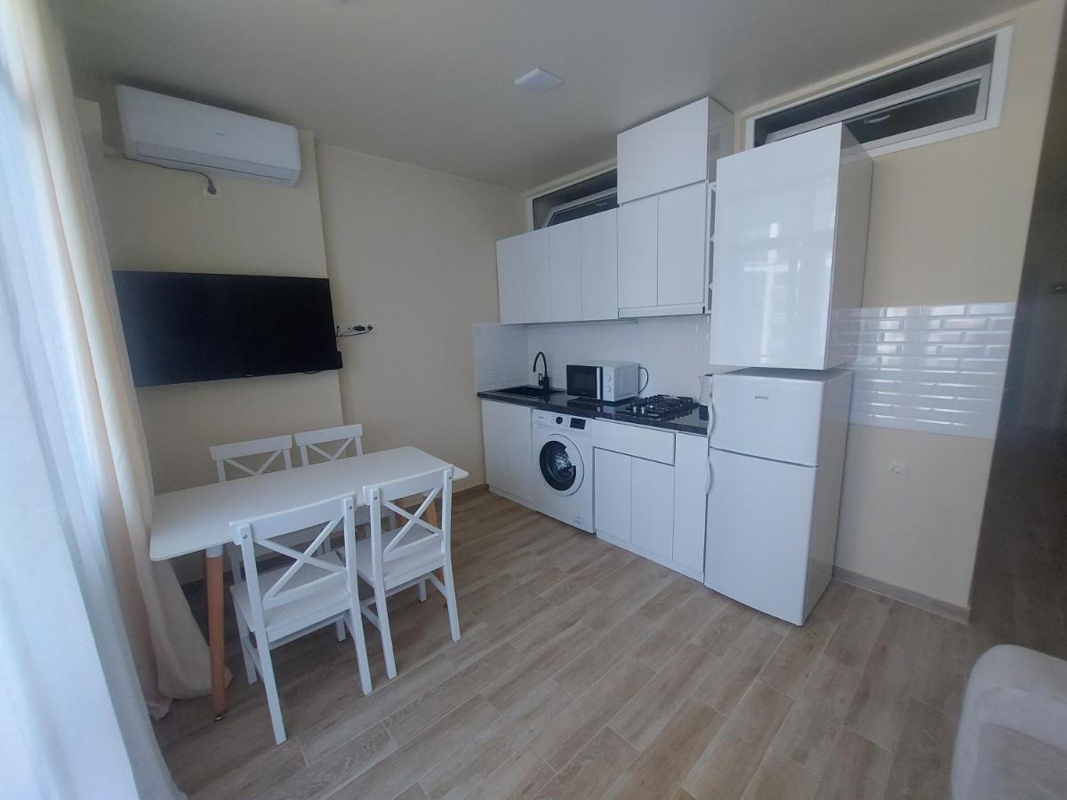Andrew'S 2 Rooms Apartment In Batumi Ანდრიას 2 Ოთახიანი Აპარტამენტი Ბათუმში Экстерьер фото